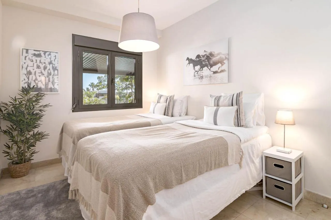 H19 - Stunning 2 Bedroom Apartment By Roomservices إِستيبونا 0*,